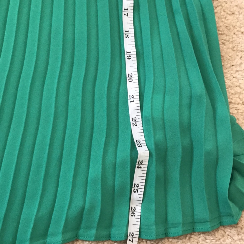 Maurices, NWOT, a-line Kelly green tank with folded accents 🌷 - Picture 8 of 8